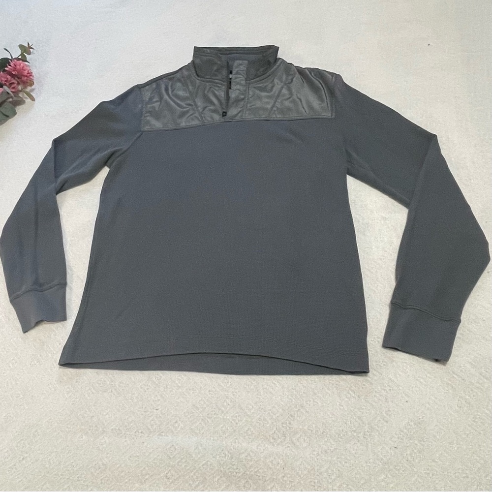 Banana Republic Gray Men's Shirt Quarter Zip
Size Medium~ Pull Over & Business‎